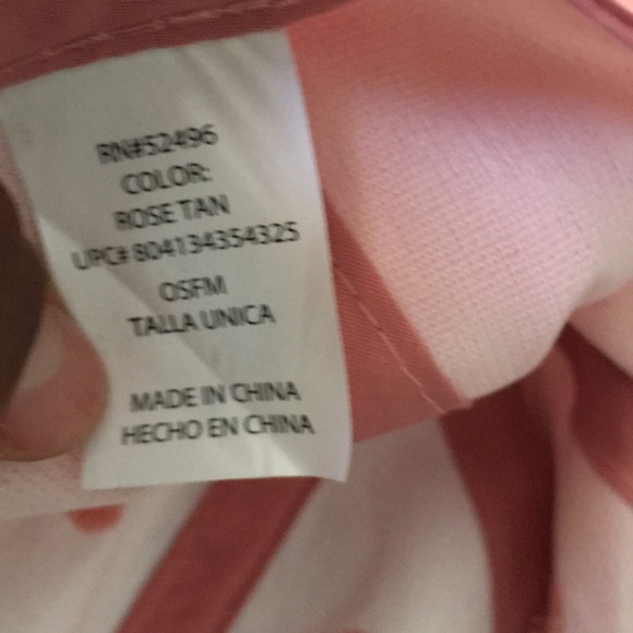 I’m selling this hat open to offers - Picture 3 of 4